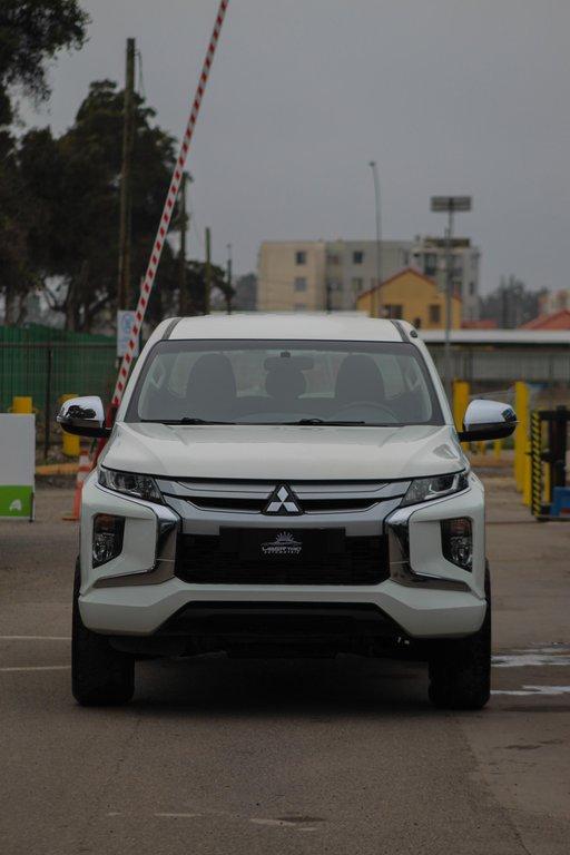 Mitsubishi L200 Katana — foto 2 de 9